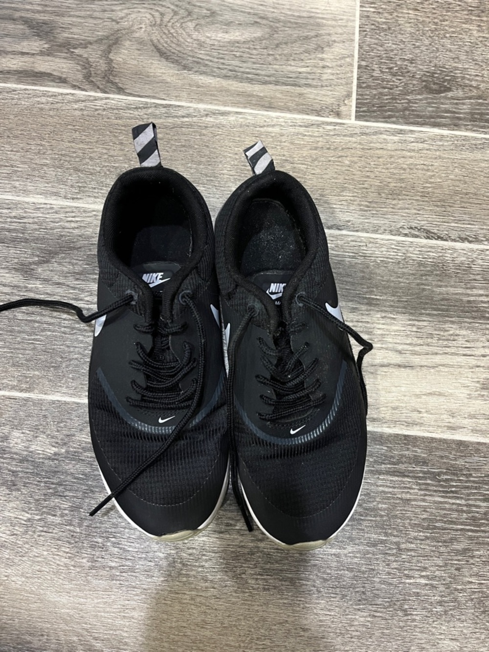 Women’s Nike Shoes - Picture 2 of 4